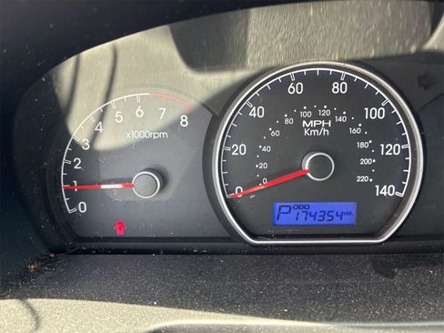 Used 2010 Hyundai Elantra GLS FWD image 5