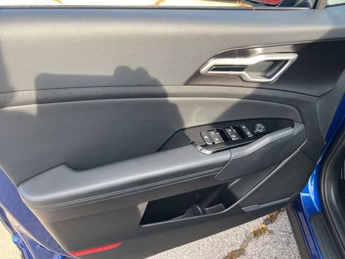 Used 2025 Kia Sportage EX image 7