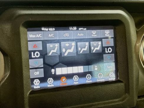 Used 2020 Jeep Wrangler Unlimited Sahara AWD/4WD image 15
