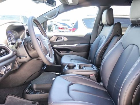 New 2027 Chrysler Pacifica Select FWD image 19