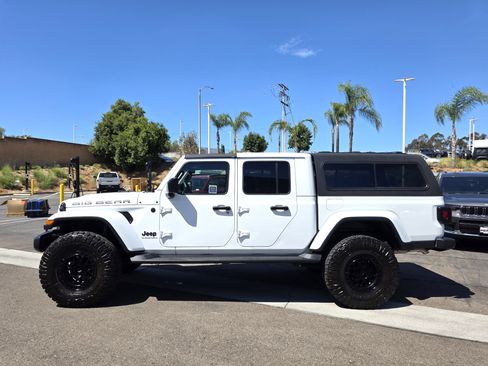 Certified 2025 Jeep Gladiator Sport AWD/4WD image 2
