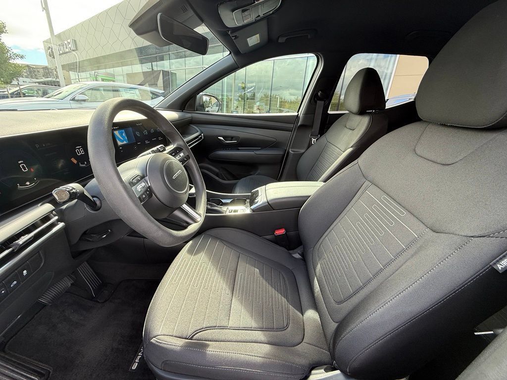 Certified 2025 Hyundai Santa Cruz SE FWD image 10