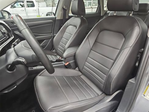 Used 2024 Volkswagen Jetta SE image 14