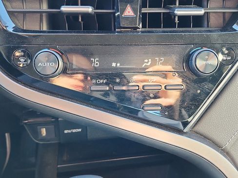 Used 2024 Toyota Camry SE image 18