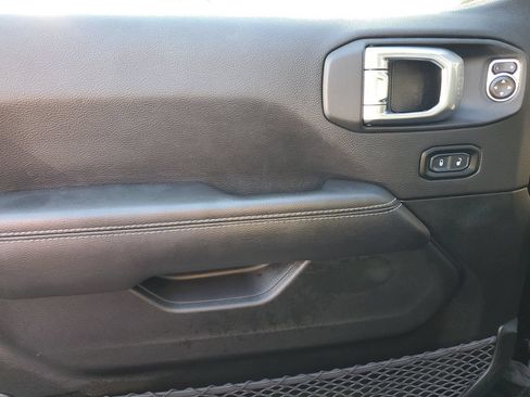 Used 2023 Jeep Gladiator Overland AWD/4WD image 16