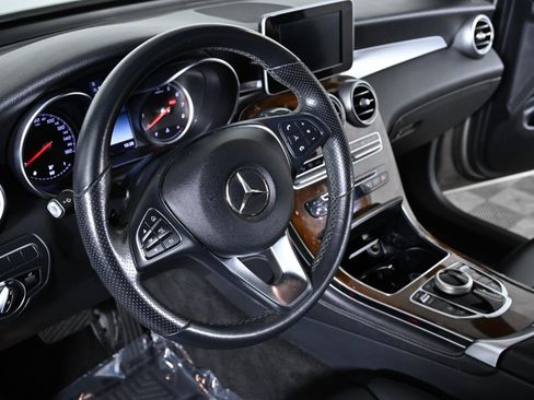 Used 2019 Mercedes-Benz GLC 300 4MATIC image 9