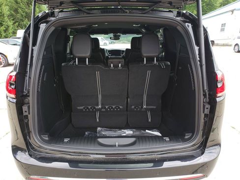 New 2026 Chrysler Pacifica Select AWD/4WD image 9
