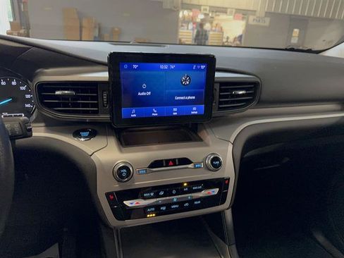 Used 2023 Ford Explorer XLT AWD/4WD image 12