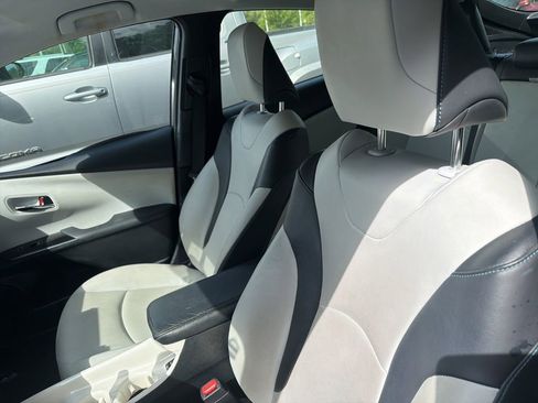 Used 2016 Toyota Prius Four FWD image 9