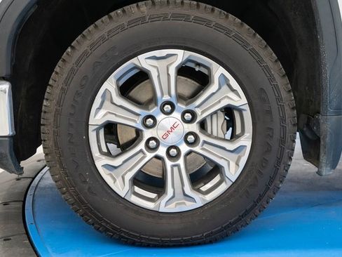 Used 2024 GMC Sierra 1500 SLT image 2