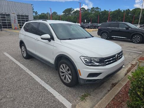 Used 2018 Volkswagen Tiguan SE FWD image 1