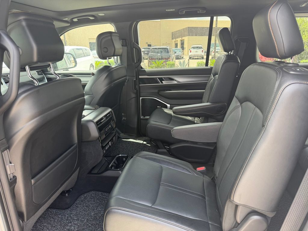 New 2026 Jeep Grand Wagoneer 4WD image 9
