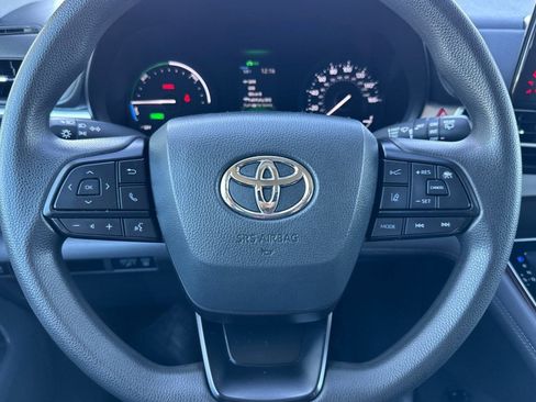 Used 2024 Toyota Sienna LE image 17