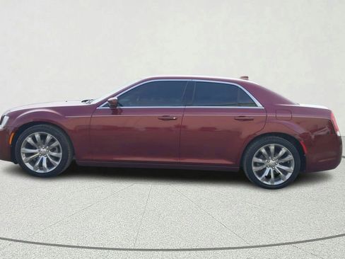 Used 2019 Chrysler 300 Touring L w/ Quick Order Package 22F image 4