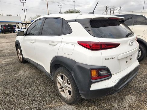 Used 2021 Hyundai Kona SE image 4