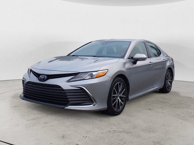 Used 2024 Toyota Camry XLE w/ Navigation Package AWD/4WD image 1