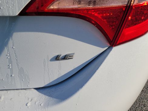 Used 2017 Toyota Corolla LE image 18