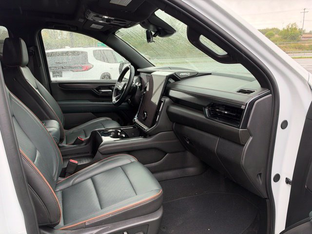 Used 2025 GMC Yukon AT4 w/ AT4 Premium Plus Package AWD/4WD image 10