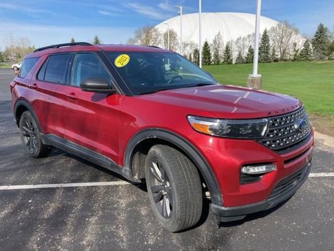 Used 2021 Ford Explorer XLT w/ Equipment Group 202A AWD/4WD image 2