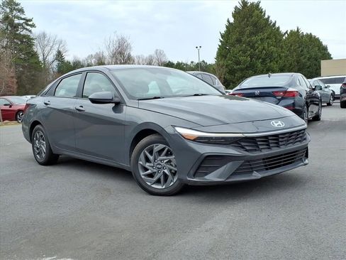 Certified 2024 Hyundai Elantra SEL image 1