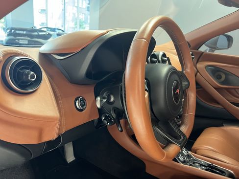 Used 2017 McLaren 570S image 19