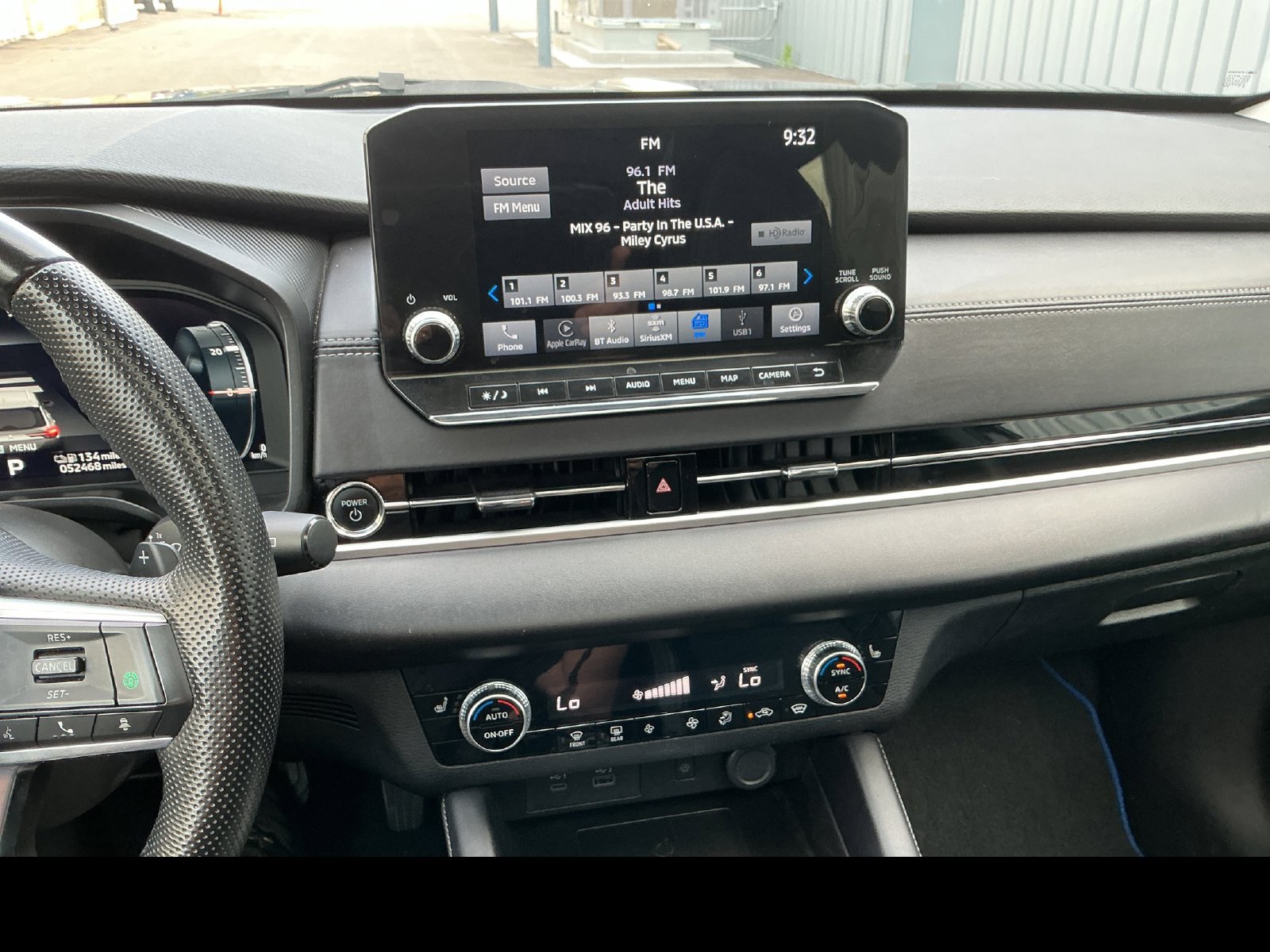 Used 2024 Mitsubishi Outlander 4WD Plug-In Hybrid image 17