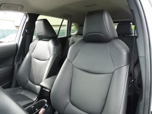 Used 2025 Toyota Corolla Cross XLE FWD image 18