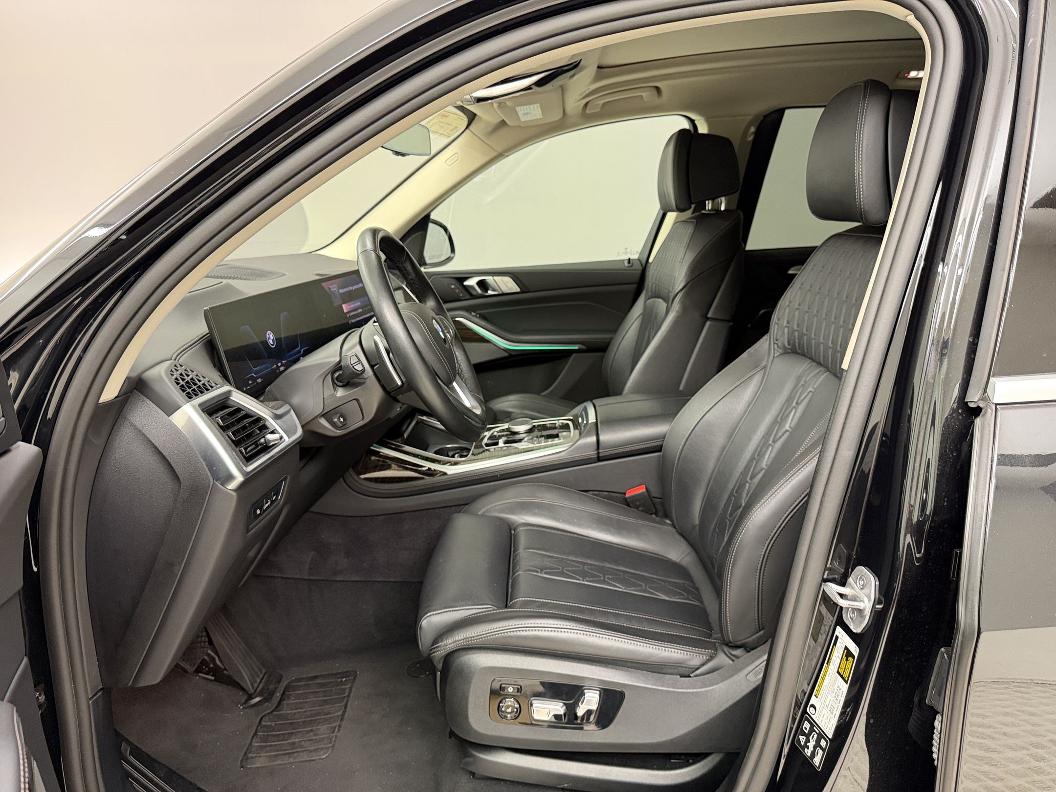 Used 2026 BMW X7 xDrive40i AWD/4WD image 5