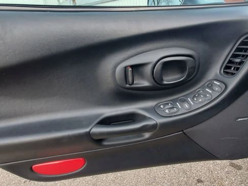 Used 2004 Chevrolet Corvette Coupe w/ Preferred Equipment Group image 18