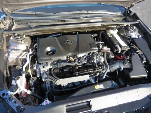 Used 2022 Toyota Camry XLE image 33