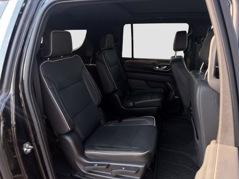 Used 2023 Chevrolet Suburban Premier image 27