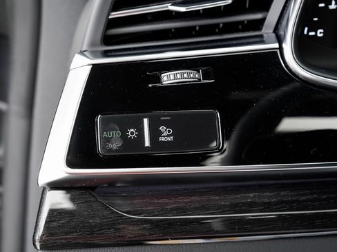 Used 2025 Audi Q8 Prestige image 10