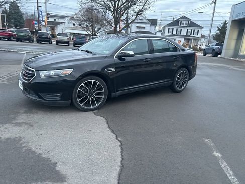 Used 2018 Ford Taurus Limited image 29