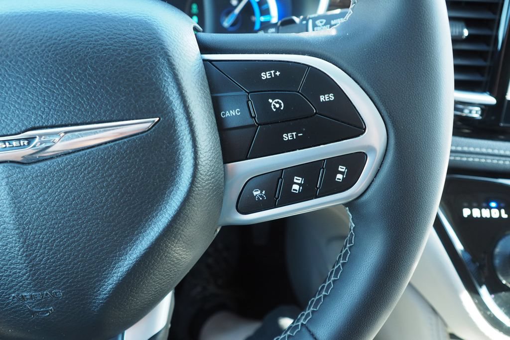 Used 2023 Chrysler Pacifica Limited FWD image 29