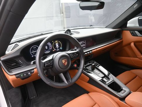 Certified 2025 Porsche 911 Carrera RWD image 4