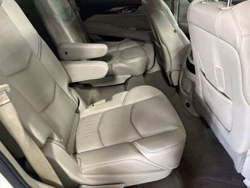 Used 2015 Cadillac Escalade Luxury AWD/4WD image 37