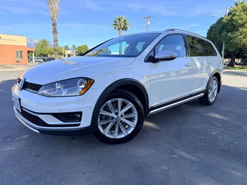 Used 2017 Volkswagen Golf Alltrack SEL image 1