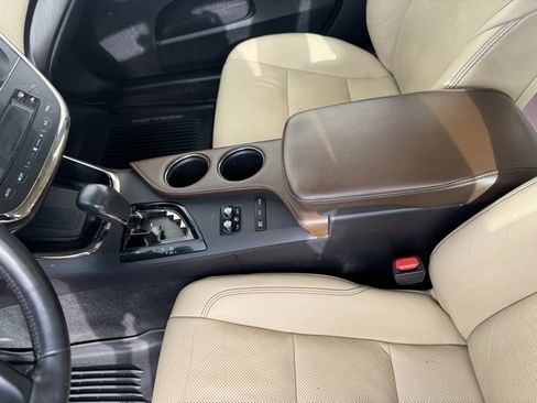 Used 2016 Toyota Avalon Limited image 17