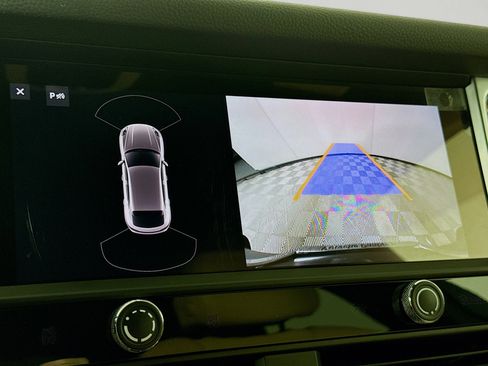 Certified 2023 Porsche Macan image 18