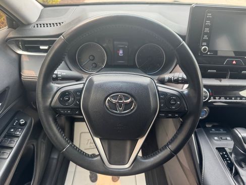 Used 2021 Toyota Venza LE AWD/4WD image 11