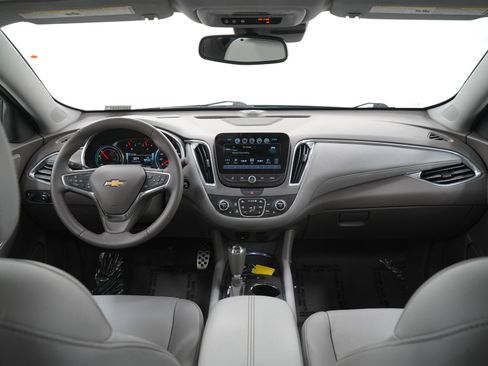 Used 2017 Chevrolet Malibu Hybrid w/ Leather Package image 13