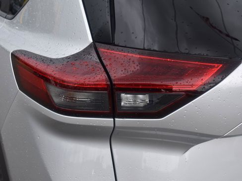 Certified 2024 Nissan Rogue SV w/ SV Premium Package FWD image 6