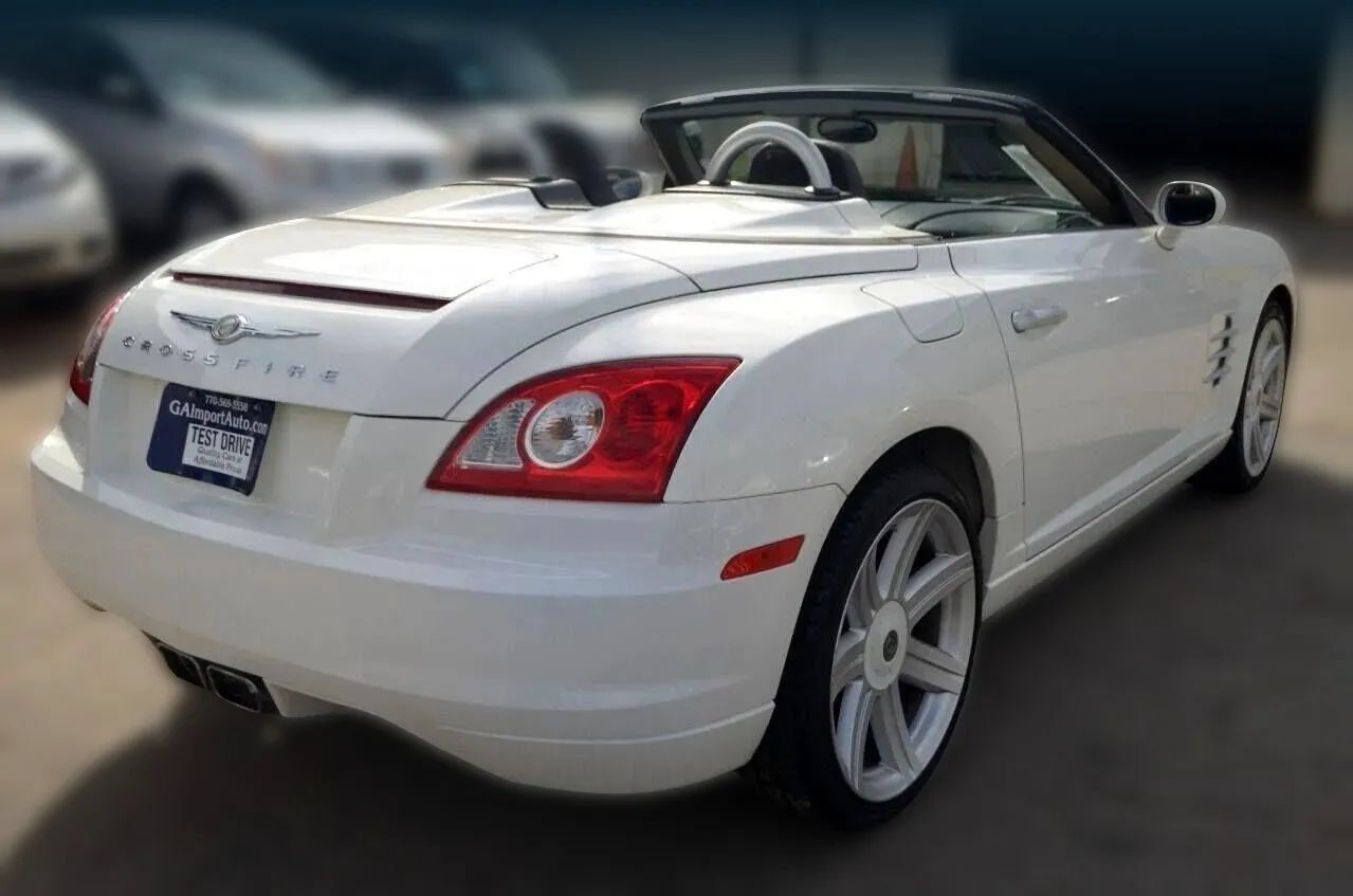 Used 2005 Chrysler Crossfire Limited RWD image 9