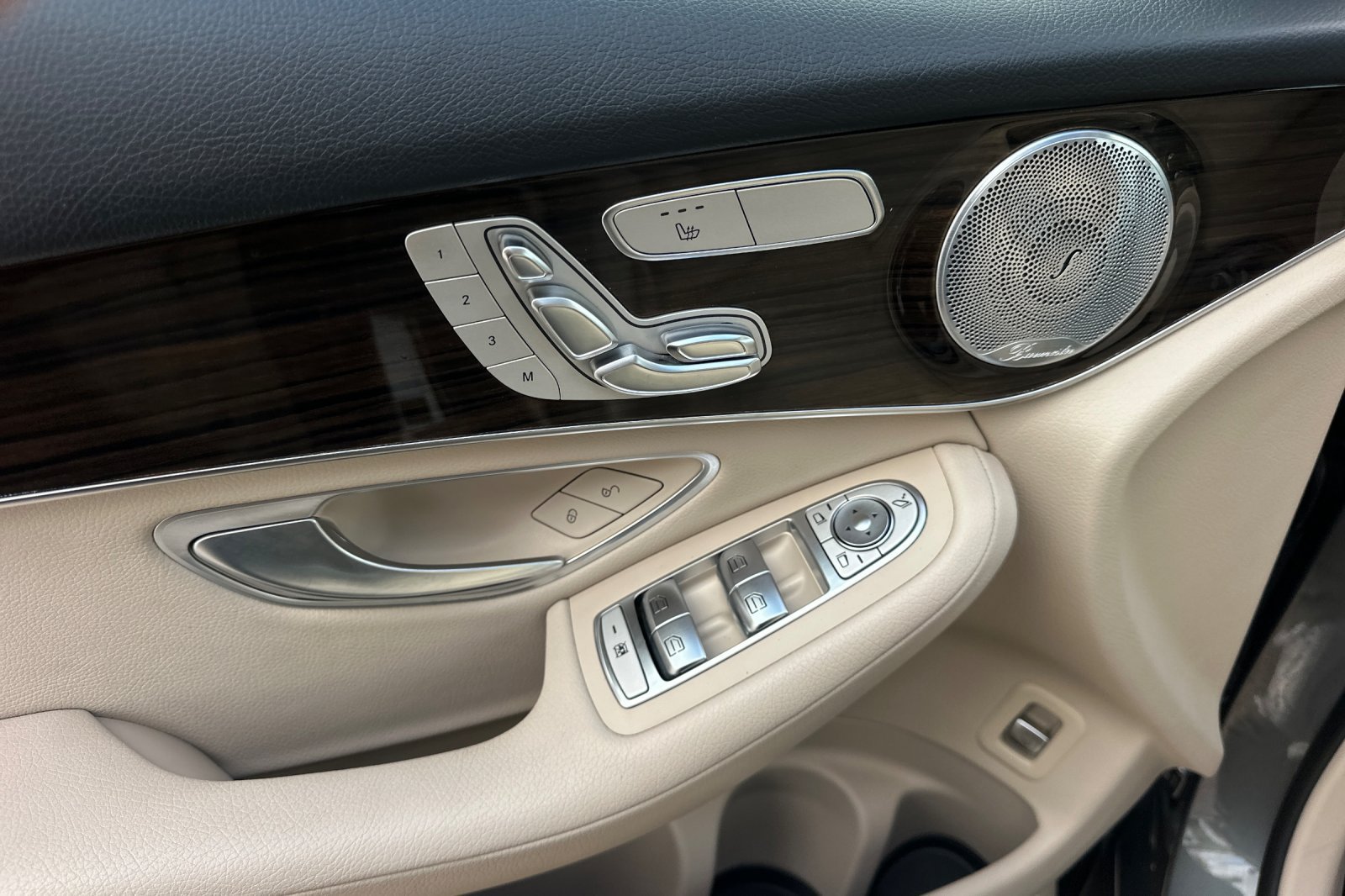 Used 2019 Mercedes-Benz GLC 300 image 11