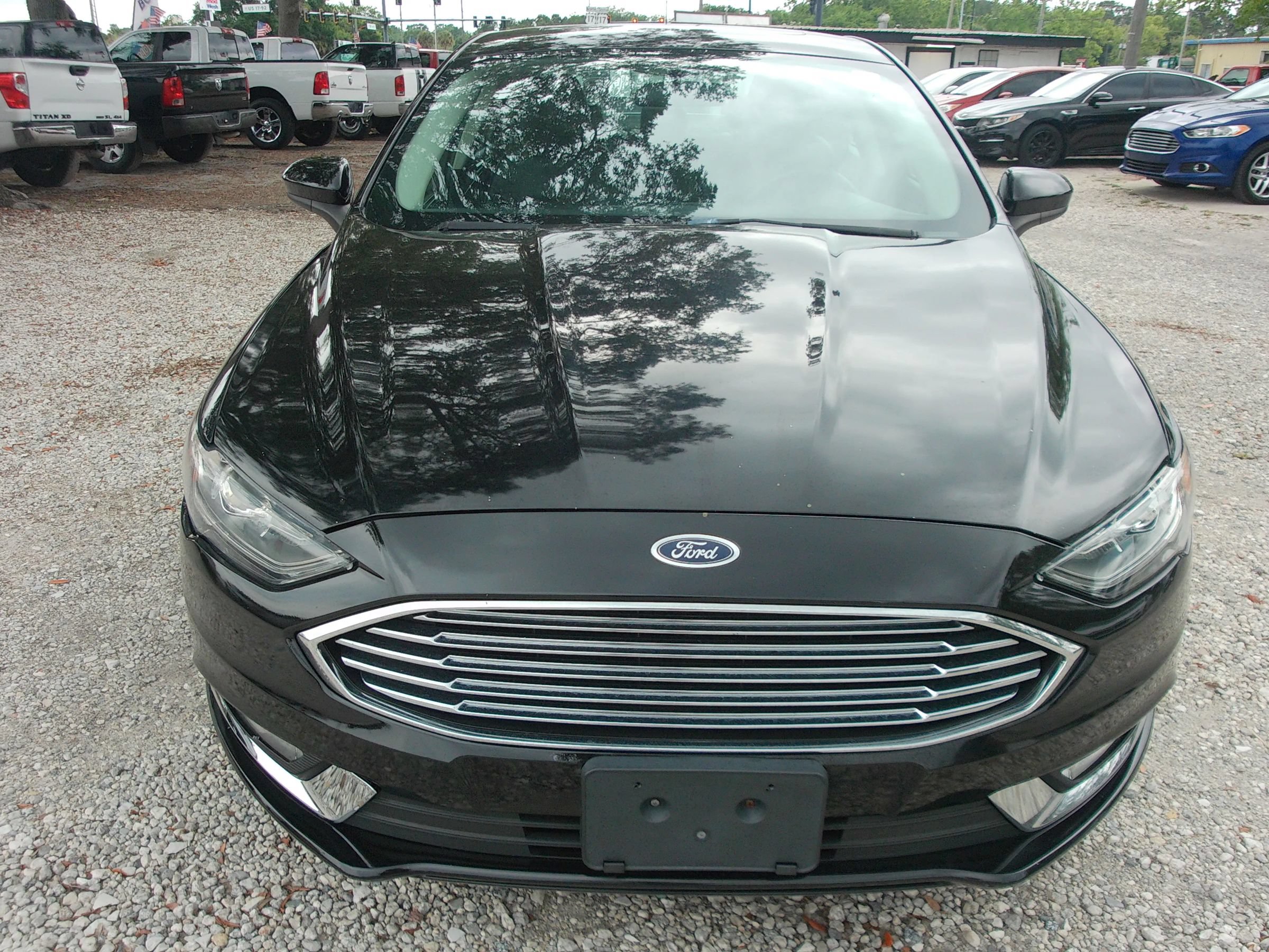 Used 2017 Ford Fusion SE w/ Equipment Group 601A FWD image 2