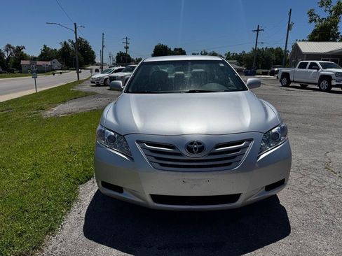 Used 2009 Toyota Camry SE FWD image 2