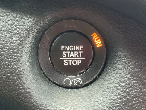 Used 2019 Jeep Cherokee Limited image 35