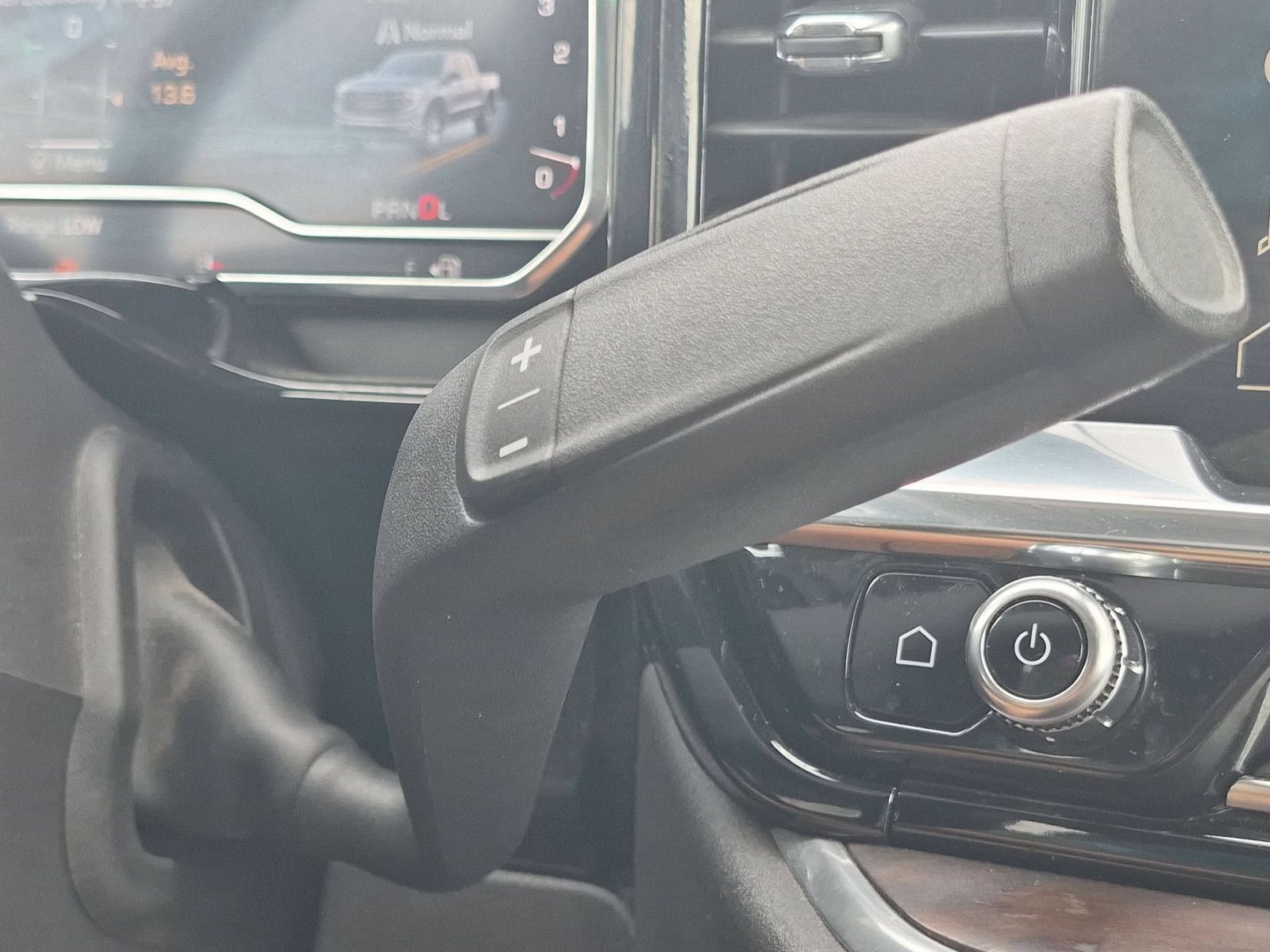 Used 2025 GMC Sierra 1500 SLT RWD image 22