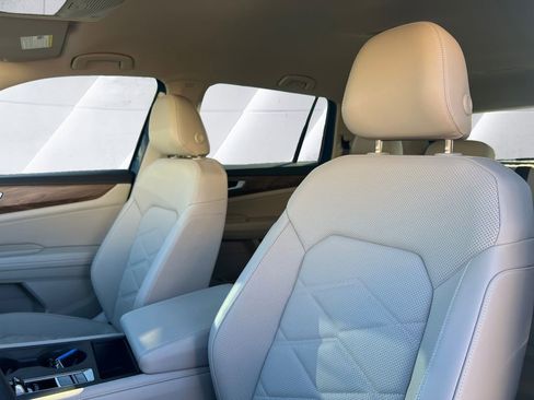 Used 2025 Volkswagen Atlas SE image 8