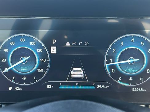 Used 2024 Hyundai Elantra SEL FWD image 2